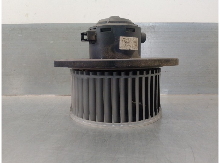 Recambio de motor calefaccion para ssangyong rodius 2.7 turbodiesel cat referencia OEM IAM 6810021300  