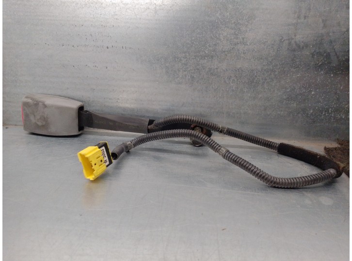 Recambio de enganche cinturon para kia magentis 2.0 crdi referencia OEM IAM 888302G400S8 DEL IZQUIERDO 4 PUERTAS