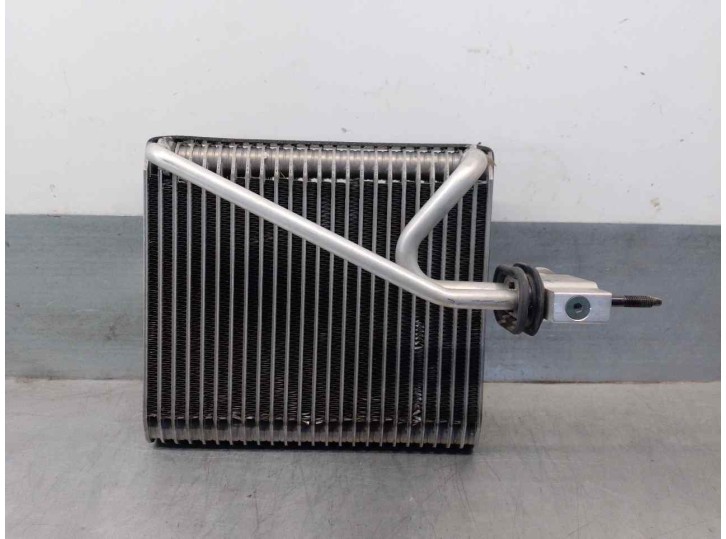 Recambio de evaporador aire acondicionado para ssangyong rodius 2.7 turbodiesel cat referencia OEM IAM 615065A100 