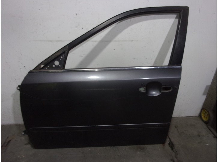 Recambio de puerta delantera izquierda para kia magentis 2.0 crdi referencia OEM IAM 760032G010 GRIS OSCURO 4 PUERTAS