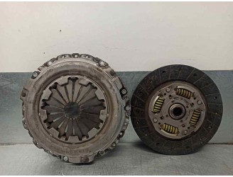 Replacement clutch kit for Mitsubishi Carisma saloon 4 (DA0) 1.9 turbodiesel OEM IAM reference M822969 194146 