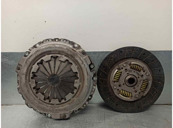 Recambio de kit embrague para mitsubishi carisma berlina 4 (da0) 1.9 turbodiesel referencia OEM IAM M822969 194146 