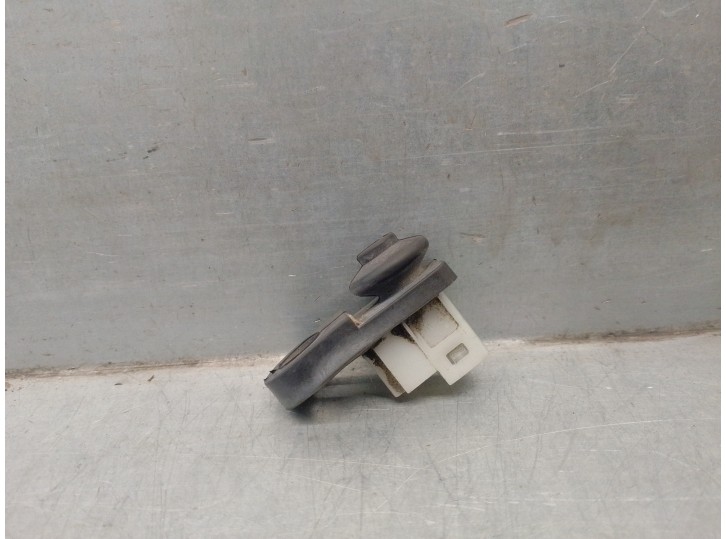 Recambio de interruptor para ssangyong rodius 2.7 turbodiesel cat referencia OEM IAM 8573008000  