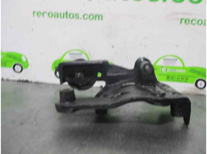 Replacement engine mount for Hyundai H1 2.5 turbodiesel OEM IAM reference 977084A600 