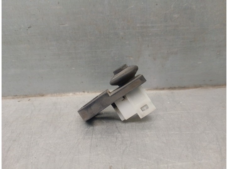 Recambio de interruptor para ssangyong rodius 2.7 turbodiesel cat referencia OEM IAM 8573008000  