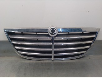 Recambio de rejilla delantera para ssangyong rodius 2.7 turbodiesel cat referencia OEM IAM 7945021500 