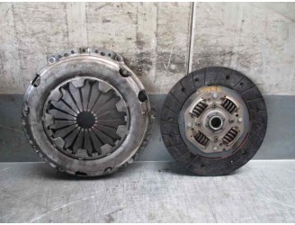 Replacement clutch kit for Volkswagen Polo sedan (6N2) 1.4 16V OEM IAM reference 751226 684716R VALEO