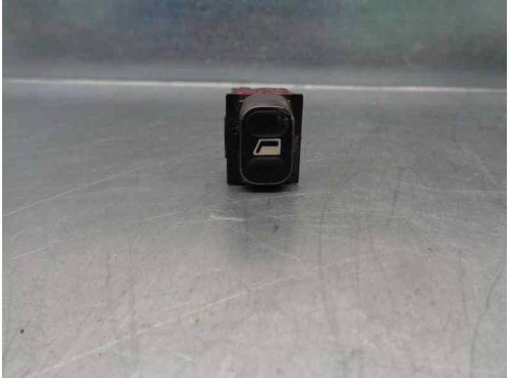 Recambio de mando elevalunas delantero izquierdo para peugeot 806 1.9 turbodiesel cat referencia OEM IAM 