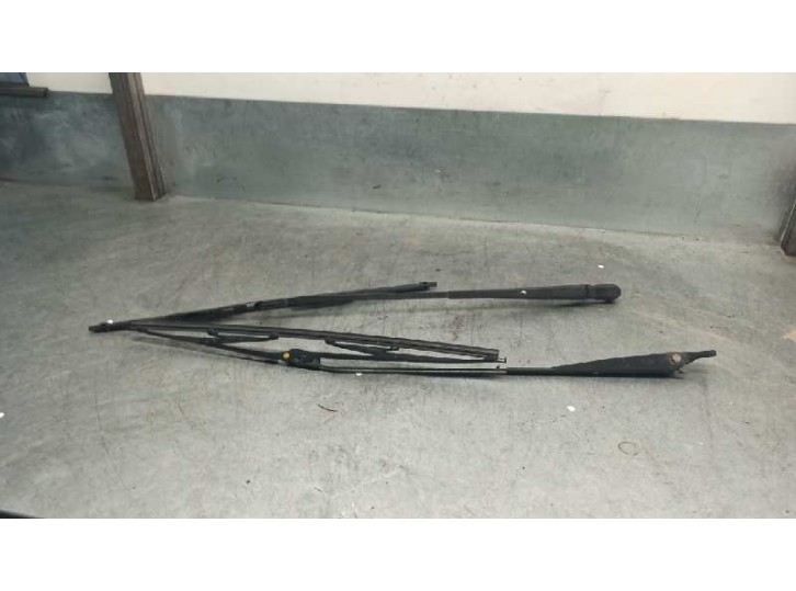 Replacement right front wiper arm for Opel Frontera A 2.3 turbodiesel OEM IAM reference 3471919 