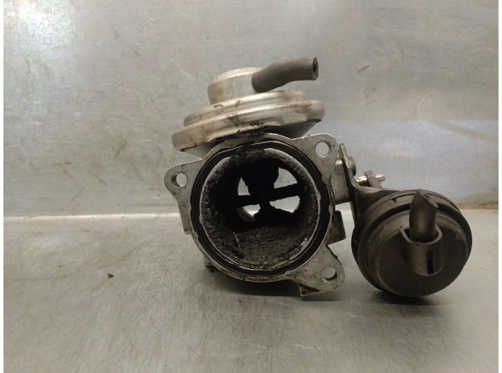 Replacement EGR valve for Citroën C5 Saloon 2.0 HDi FAP OEM IAM reference 038129637B 038129637B 