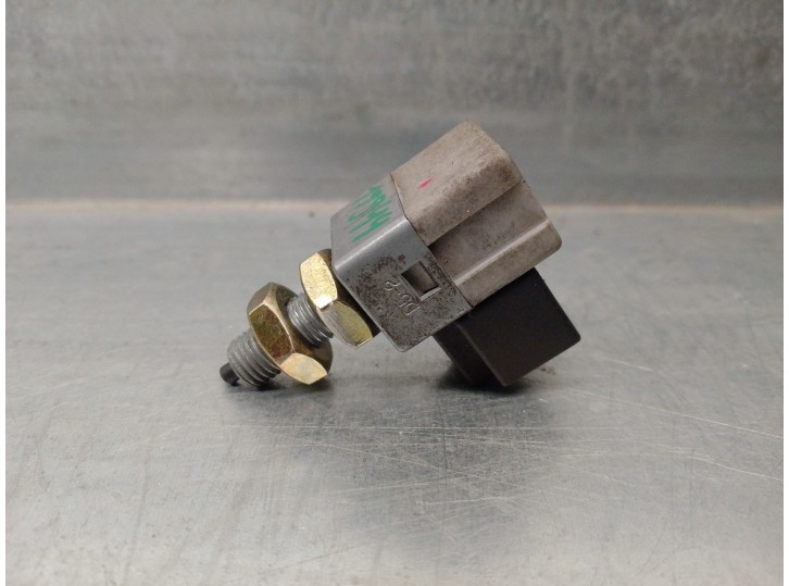 Recambio de interruptor para kia magentis 2.0 crdi referencia OEM IAM 9381038110 9381038110 