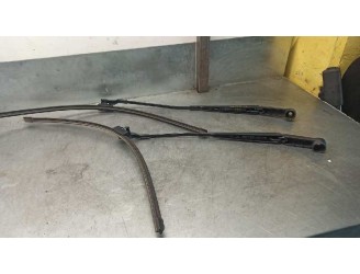 Replacement front right wiper arm for Citroën C4 Grand Picasso 2.0 16V CAT (RFJ / EW10A) OEM IAM reference 