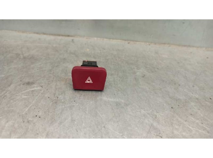 Replacement hazard warning switch for Citroën C4 Grand Picasso 2.0 16V CAT (RFJ / EW10A) OEM IAM reference 