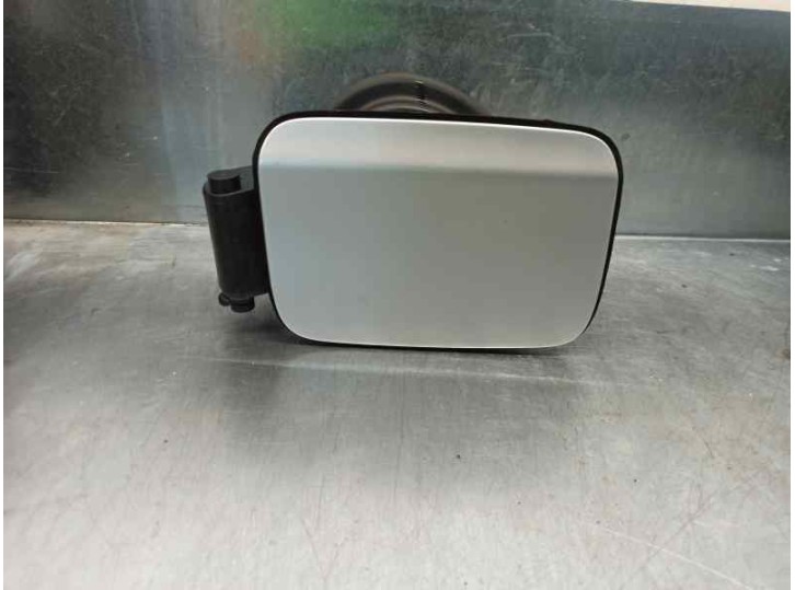 Replacement fuel filler flap for BMW 3 Series Touring (E91) 2.0 turbodiesel cat OEM IAM reference 7073961 
