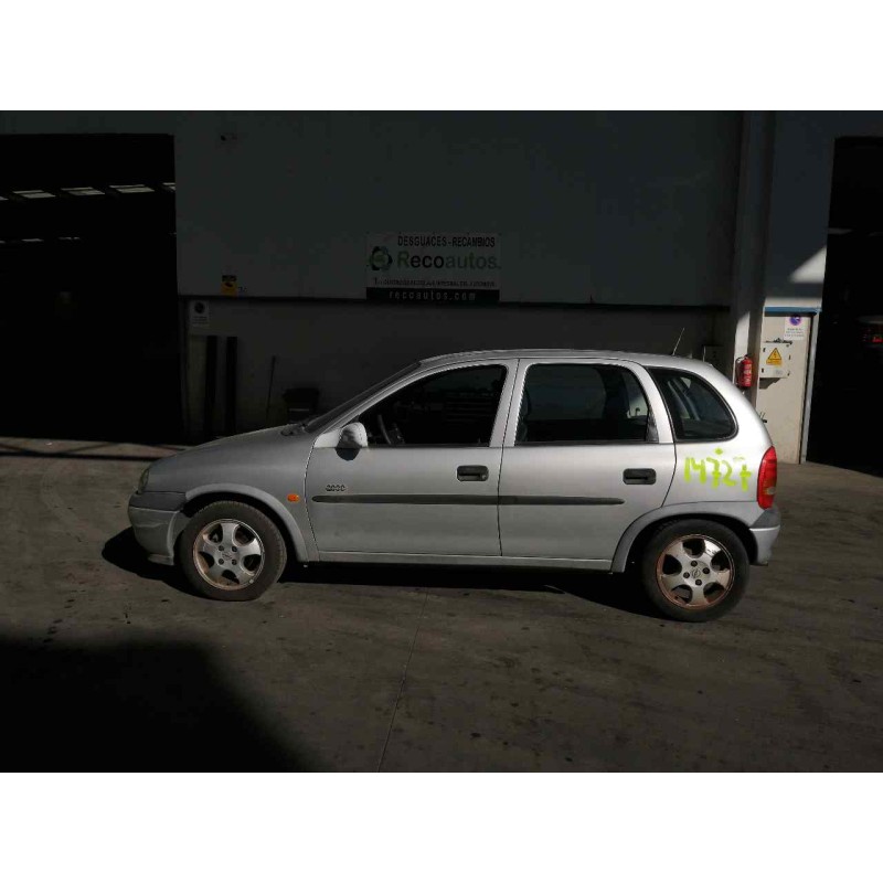 opel corsa b del año 2000