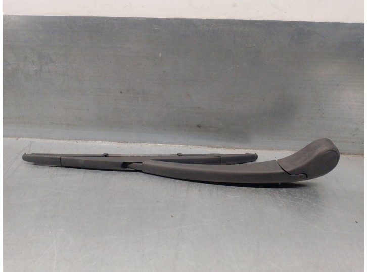 Recambio de brazo limpia trasero para renault clio iii 1.4 16v referencia OEM IAM 8200213059  VALEO