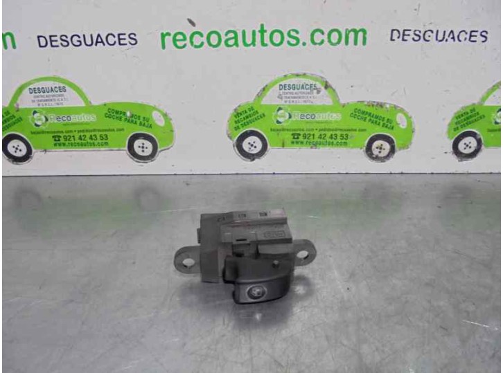 Replacement front right window switch for Hyundai H1 2.5 turbodiesel OEM IAM reference 935804A000 