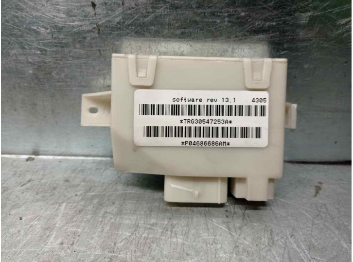 Replacement central locking unit for Chrysler Voyager (RG) 2.8 CRD CAT OEM IAM reference P04686686AM TRA DER 