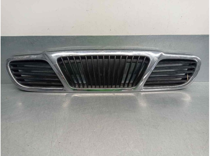 Recambio de rejilla delantera para daewoo lanos 1.5 cat referencia OEM IAM 96215294 