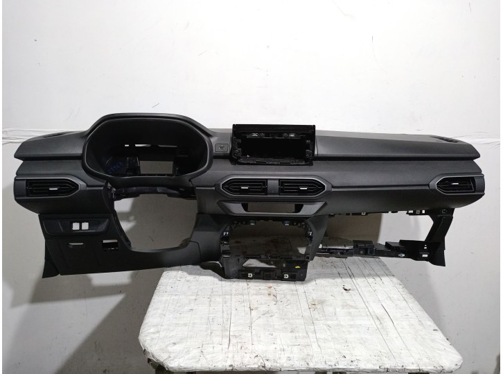 Recambio de salpicadero para dacia sandero iii 1.0 tce 90 referencia OEM IAM 681004609R 681004609R 