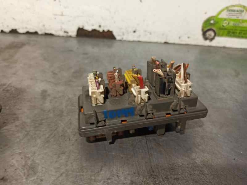 Recambio de caja reles / fusibles para volkswagen polo (9n3) 1.4 tdi referencia OEM IAM 9450586180  