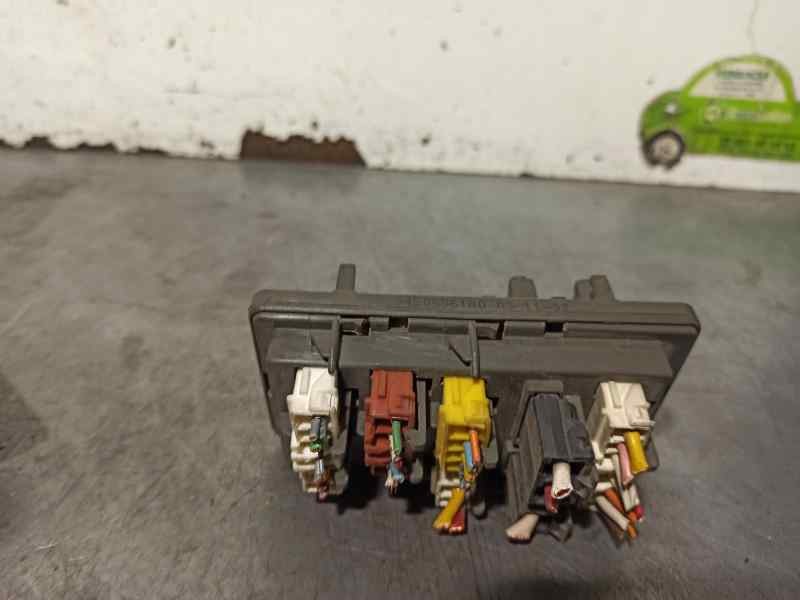 Recambio de caja reles / fusibles para volkswagen polo (9n3) 1.4 tdi referencia OEM IAM 9450586180  