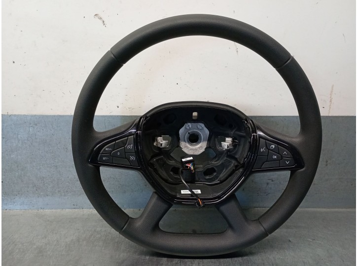 Recambio de volante para dacia sandero iii 1.0 tce 90 referencia OEM IAM 484004438R 484004438R 