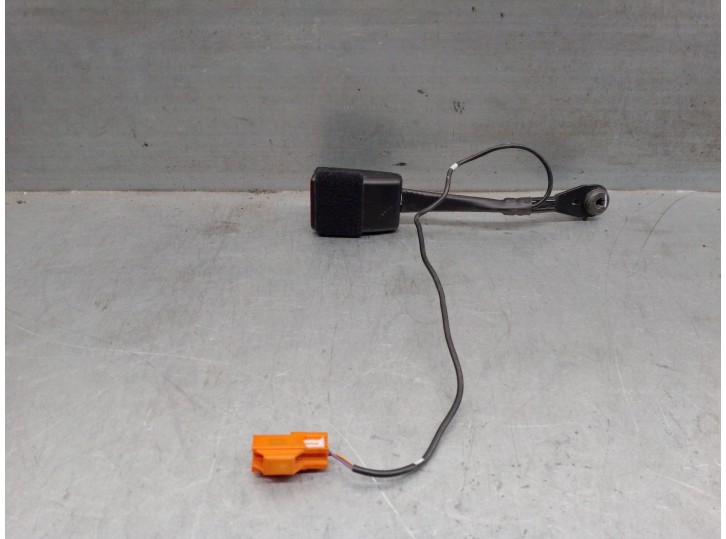 Recambio de enganche cinturon para jaguar xe (x760) 2.0 d referencia OEM IAM FK7261208AD T4N9483 