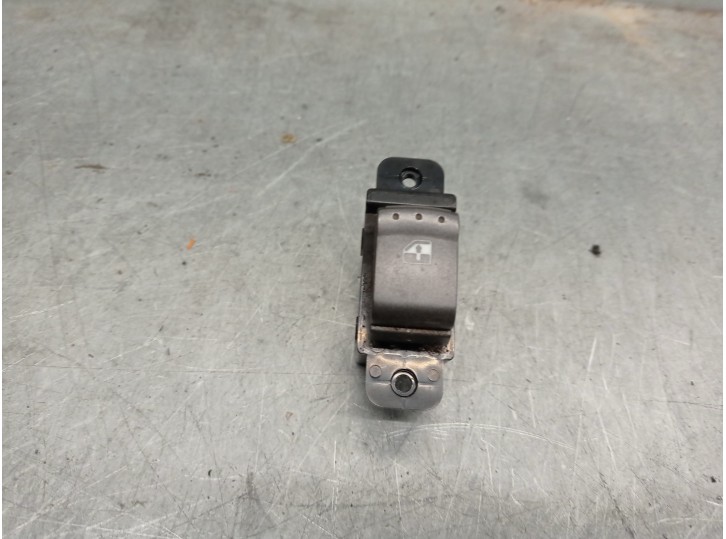 Recambio de mando elevalunas trasero izquierdo para ssangyong kyron 2.0 referencia OEM IAM 8584009000HCC 