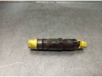 Replacement injector for Peugeot 106 (S2) 1.5 Diesel CAT (TUD5 / VJX) OEM IAM reference KCE30S8 