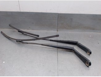 Recambio de brazo limpia delantero derecho para jaguar xe (x760) 2.0 d referencia OEM IAM GX7317527AC T4N1183 VALEO