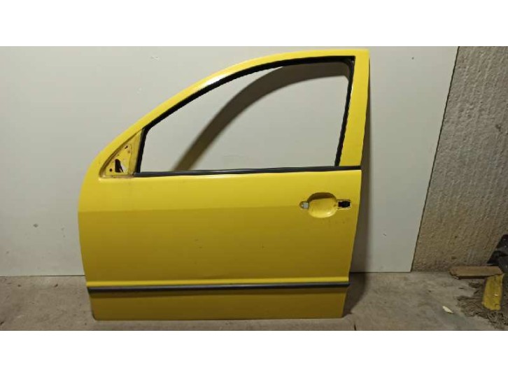 Replacement front left door for Skoda Fabia (6Y2/6Y3) 1.4 OEM IAM reference 6Y0831055 YELLOW 5 DOORS