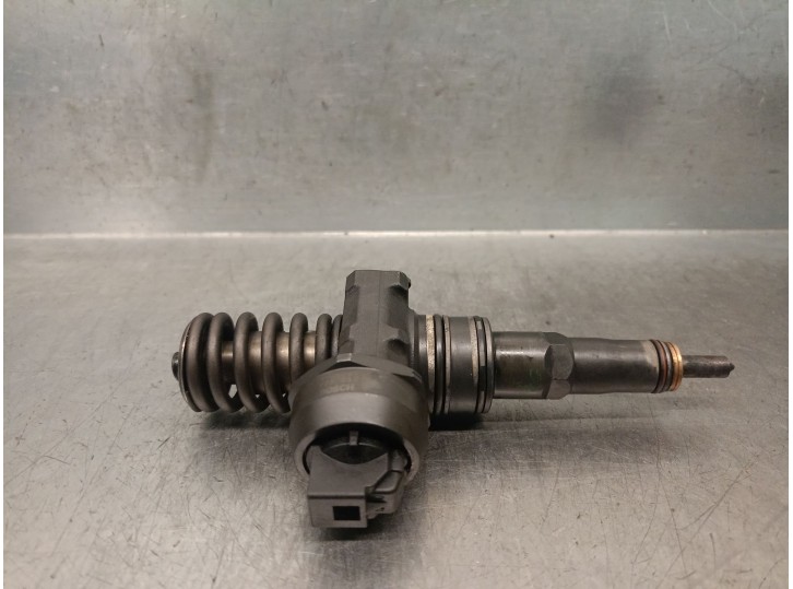 Recambio de inyector para seat ibiza (6l1) 1.9 tdi referencia OEM IAM 038130073AJ 0414720037 BOSCH