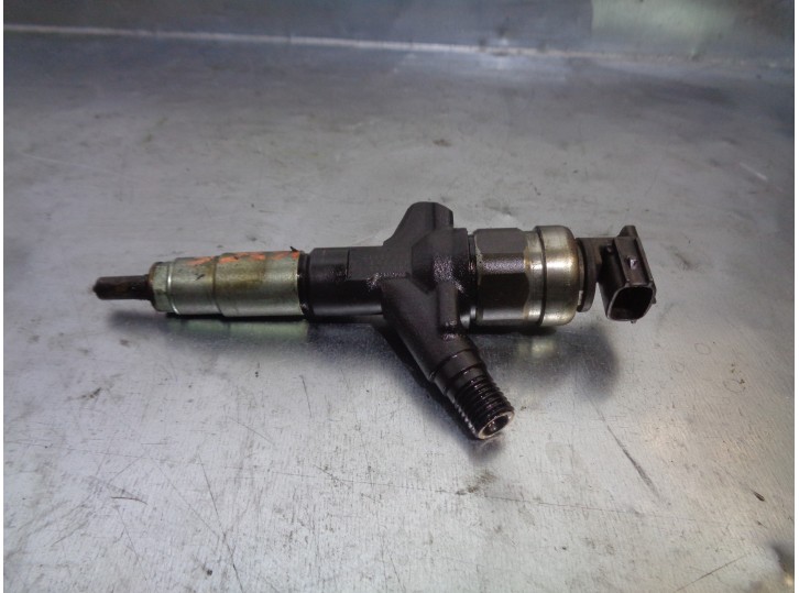 Recambio de inyector para subaru legacy v station wagon (br) 2.0 d awd referencia OEM IAM 16613AA030 DENSO