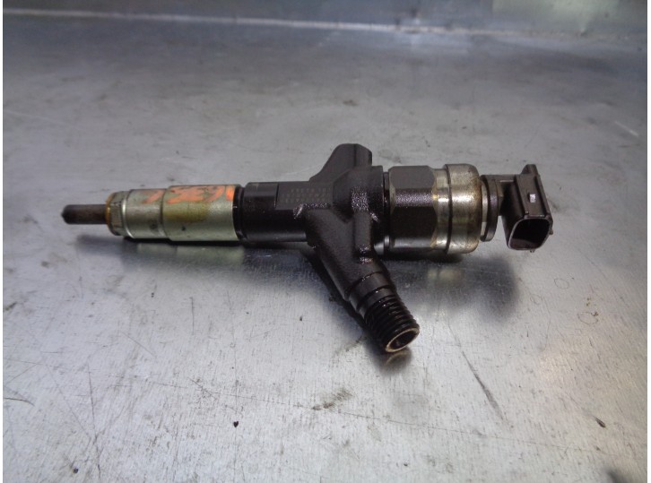 Recambio de inyector para subaru legacy v station wagon (br) 2.0 d awd referencia OEM IAM 16613AA030 DENSO