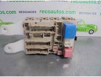 Recambio de caja reles / fusibles para toyota auris 2.0 d-4d cat referencia OEM IAM 8273002J70 