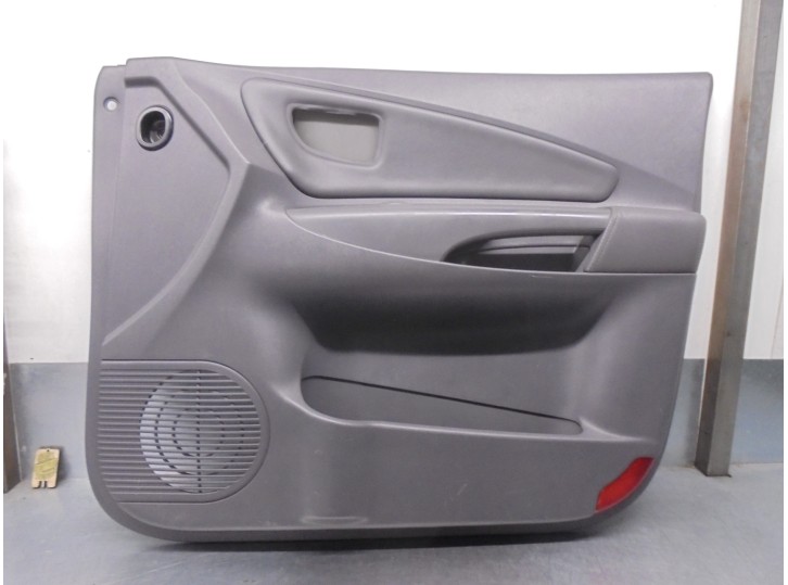 Replacement front right door trim panel for Hyundai Tucson (JM) 2.0 CRDi 4WD OEM IAM reference 823022E021 