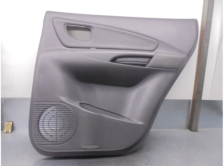 Recambio de guarnecido puerta trasera derecha para hyundai tucson (jm) 2.0 crdi a las 4 ruedas referencia OEM IAM 833022E021LM 