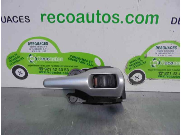 Recambio de maneta interior delantera izquierda para toyota auris 2.0 d-4d cat referencia OEM IAM 