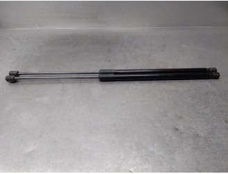 Replacement tailgate / boot struts for SEAT Leon (KL1) 1.5 16V TSI ACT OEM IAM reference 5FE82755 