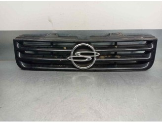 Recambio de rejilla delantera para ssangyong musso 2.9 d referencia OEM IAM 7943005101BE 