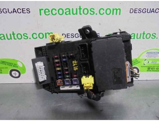 Recambio de caja reles / fusibles para toyota avensis berlina (t 22) 2.0 turbodiesel cat referencia OEM IAM 8273005020 826410501