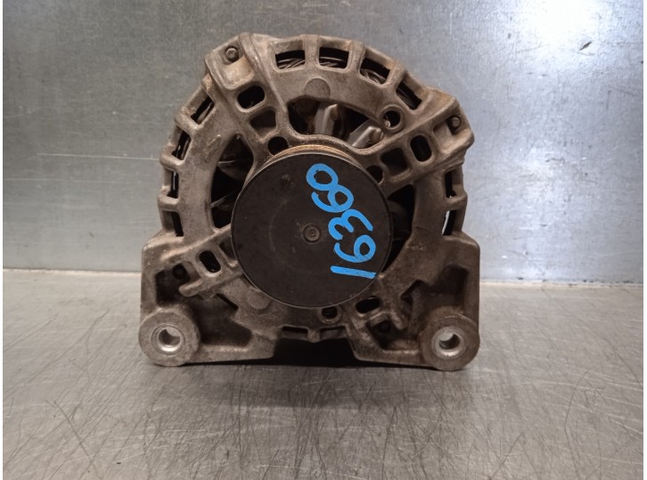 Recambio de alternador para renault clio iv 0.9 referencia OEM IAM 231006007R  BOSCH