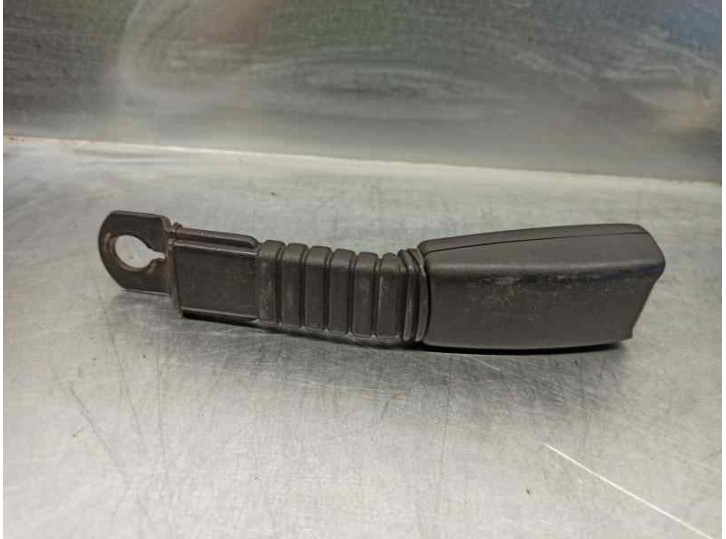 Recambio de enganche cinturon para daewoo lanos 1.5 cat referencia OEM IAM CPF4194 DEL DER 4 PUERTAS