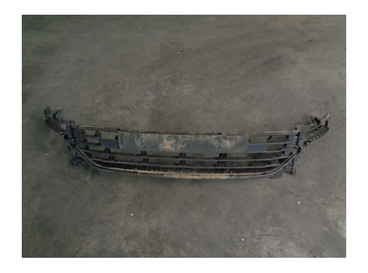 Recambio de rejilla paragolpes delantero para renault clio iv 0.9 referencia OEM IAM 622542412R 628169950R 