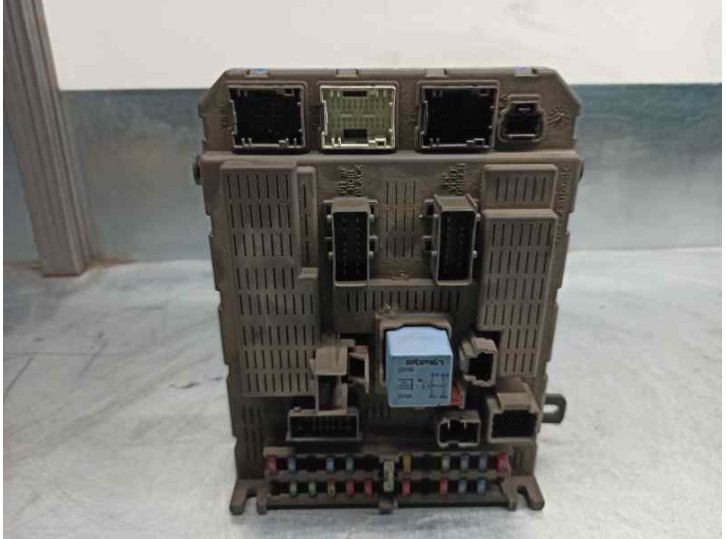 Recambio de caja reles / fusibles para citroën c5 berlina 2.0 hdi referencia OEM IAM 9637466180 
