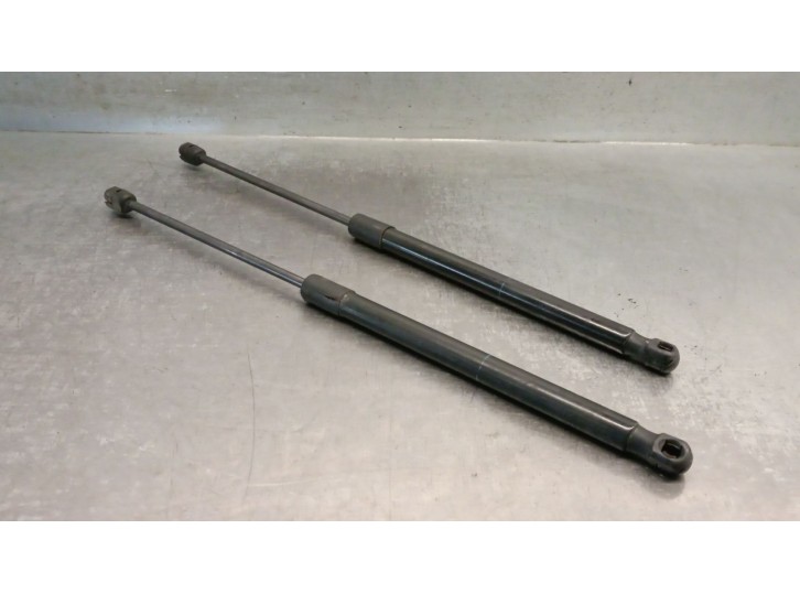 Replacement boot / tailgate shock absorbers for Audi A4 B8 Avant (8K5) RS4 Quattro OEM IAM reference 8K9827552A 8K9827552A 