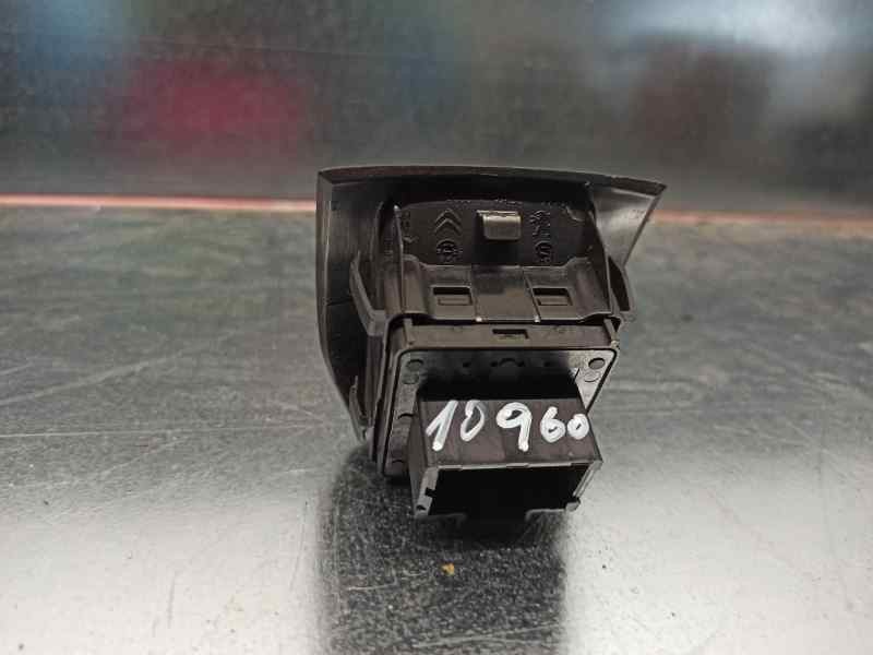 Recambio de mando elevalunas trasero derecho para citroën c-elysée exclusive referencia OEM IAM 9674559377  
