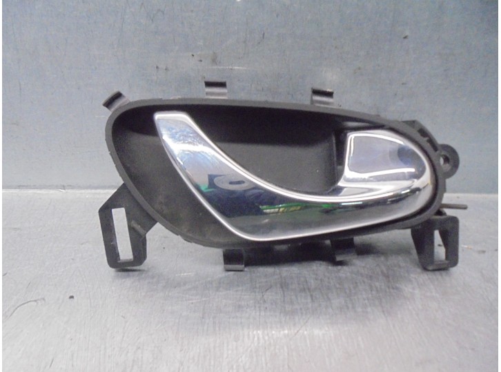 Replacement front right interior door handle for Nissan Pulsar (C13) 1.5 Turbodiesel CAT OEM IAM reference 806704EA10A 5 DOO