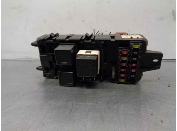 Recambio de caja reles / fusibles para mitsubishi carisma berlina 5 (da0) 1.9 di-d cat referencia OEM IAM MB953355 